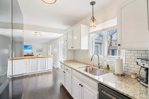 Kitchen - 3615 W Cornell Ct, Mchenry, IL 60050 photo 5 of 6