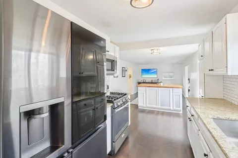 Kitchen - 3615 W Cornell Ct, Mchenry, IL 60050 photo 6 of 6
