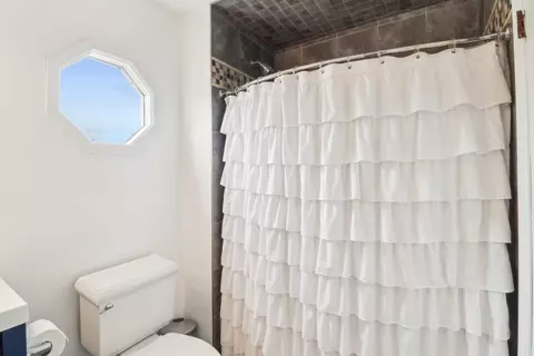 Bath - 3615 W Cornell Ct, Mchenry, IL 60050 photo 3 of 4