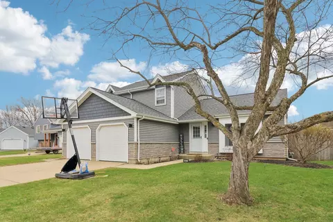 Exterior - 3615 W Cornell Ct, Mchenry, IL 60050 photo 2 of 17