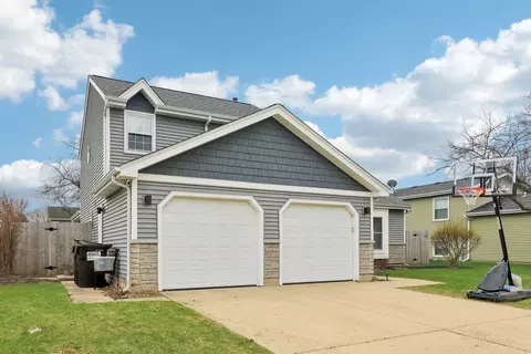 Exterior - 3615 W Cornell Ct, Mchenry, IL 60050 photo 4 of 17