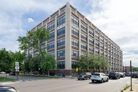 3963 W Belmont Ave #128, Chicago, IL 60618