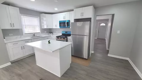 Kitchen - 16101 Richmond Ave, Markham, IL 60428 photo 1 of 2