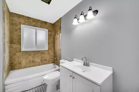 Bath - 16101 Richmond Ave, Markham, IL 60428 photo 1 of 1