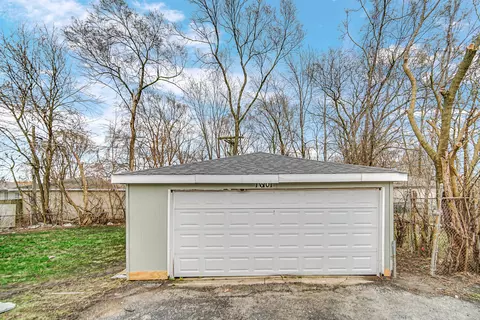 Exterior - 16101 Richmond Ave, Markham, IL 60428 photo 5 of 6