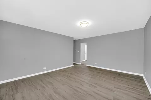 Living - 16101 Richmond Ave, Markham, IL 60428 photo 7 of 7