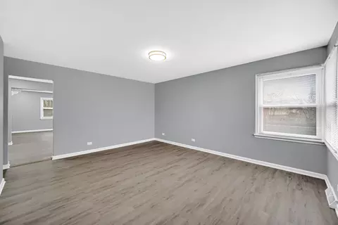Living - 16101 Richmond Ave, Markham, IL 60428 photo 3 of 7