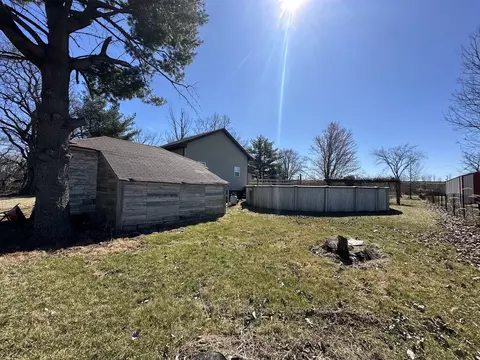 Exterior - 11350 Lincoln Rd, Morrison, IL 61270 photo 10 of 17