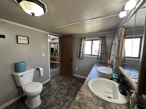 Bath - 11350 Lincoln Rd, Morrison, IL 61270 photo 1 of 2