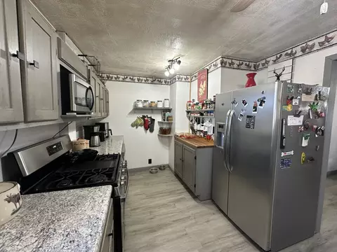 Kitchen - 11350 Lincoln Rd, Morrison, IL 61270 photo 3 of 4