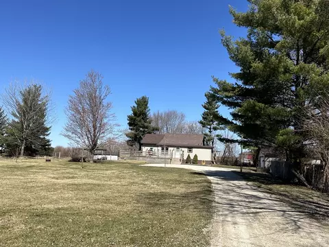 Exterior - 11350 Lincoln Rd, Morrison, IL 61270 photo 2 of 17