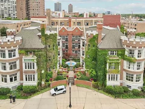 1031 W Bryn Mawr Ave #3B, Chicago, IL 60660