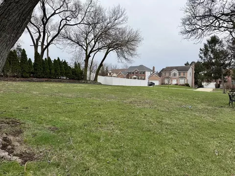 13 E 59th St, Westmont, IL 60559