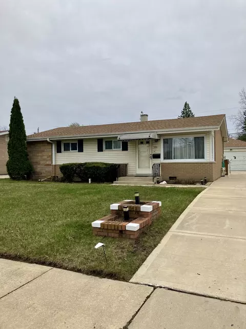 253 E Normandy Dr, Addison, IL 60101