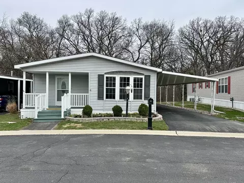 217 Forestview Dr, Crystal Lake, IL 60014