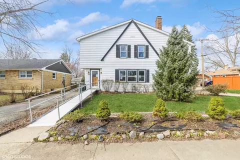 346 Dalton Ave, Mundelein, IL 60060