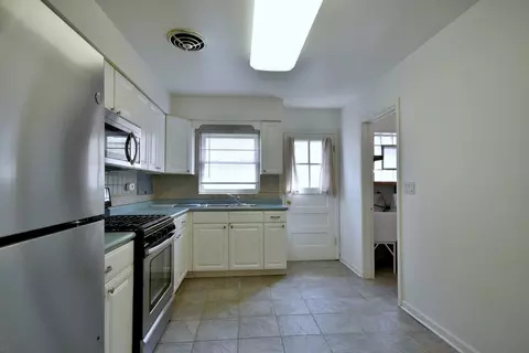Kitchen - 1330 E Washington St, Des Plaines, IL 60016 photo 1 of 3