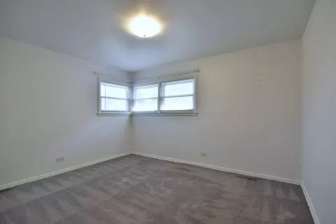 Bedroom - 1330 E Washington St, Des Plaines, IL 60016 photo 2 of 3