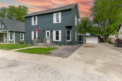 114 W Columbia St, Danvers, IL 61732