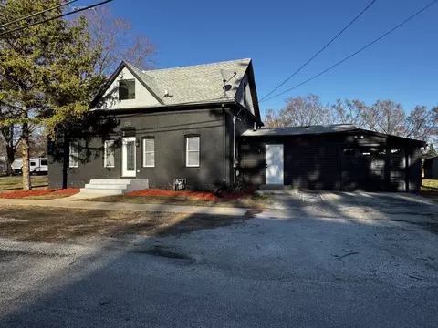 350 S 4th Ave, Saint Anne, IL 60964