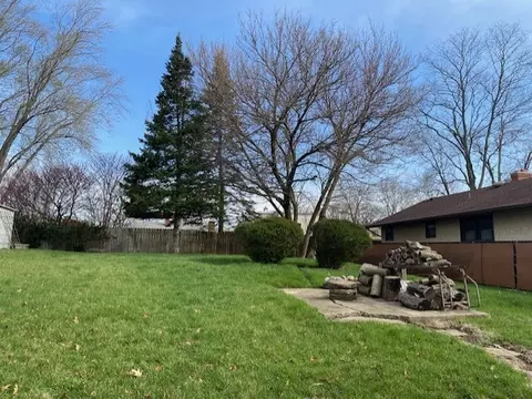 Exterior - 2409 1st St, Peru, IL 61354 photo 3 of 3