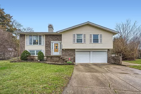 409 Savoy Ct, Schaumburg, IL 60193