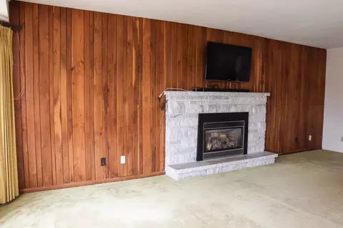 Living - 306 Prospect St, Morrison, IL 61270 photo 2 of 6