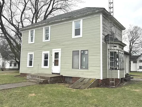 108 W 3rd St, Sublette, IL 61367