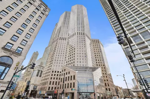950 N Michigan Ave #3304, Chicago, IL 60611
