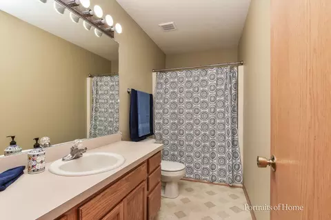 Bath - 2406 White Ash Ct, Plainfield, IL 60586 photo 1 of 2