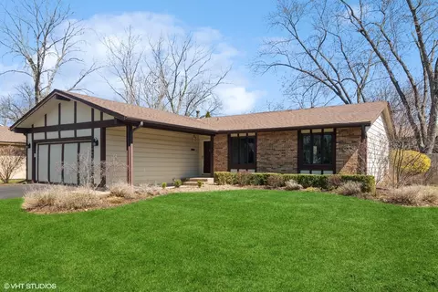 1147 N Pepper Tree Dr, Palatine, IL 60067