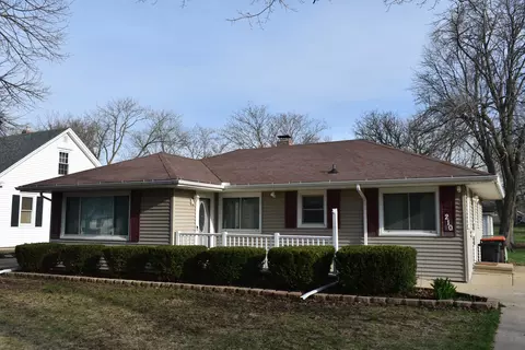 210 W 5th St, Gridley, IL 61744