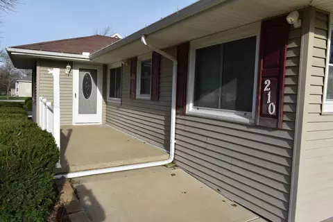 Exterior - 210 W 5th St, Gridley, IL 61744 photo 2 of 5