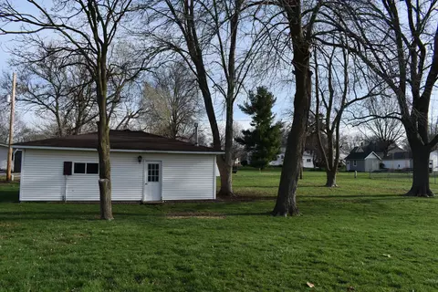 Exterior - 210 W 5th St, Gridley, IL 61744 photo 5 of 5