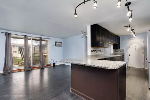 Living - 14601 Keystone Ave #C2, Midlothian, IL 60445 photo 4 of 4