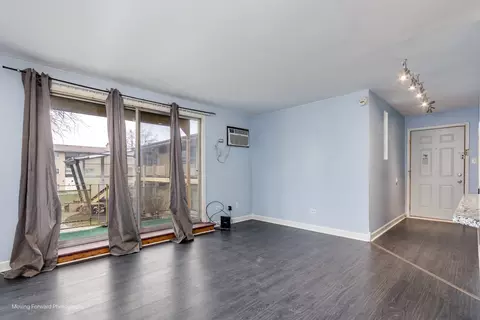 Living - 14601 Keystone Ave #C2, Midlothian, IL 60445 photo 3 of 4