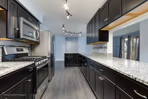 Kitchen - 14601 Keystone Ave #C2, Midlothian, IL 60445 photo 4 of 5