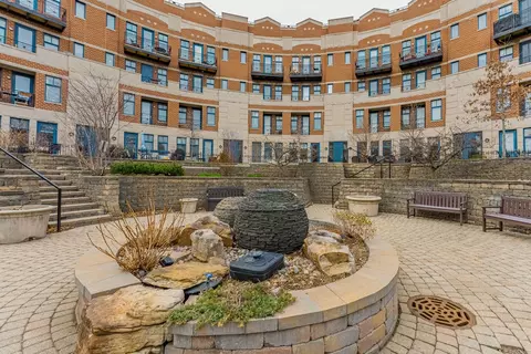 7738 N Sheridan Rd #1R, Chicago, IL 60626