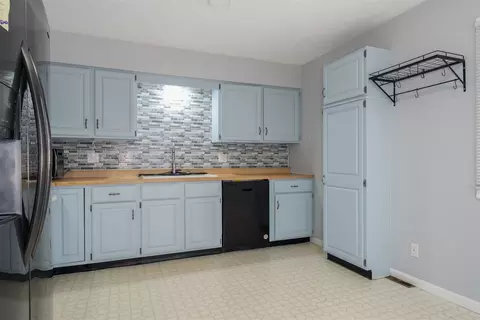 Kitchen - 1305 Kim Dr, Bloomington, IL 61704 photo 1 of 2