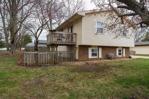 Exterior - 1305 Kim Dr, Bloomington, IL 61704 photo 4 of 8