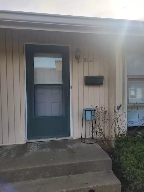 922 N Milwaukee Ave #C, Libertyville, IL 60048