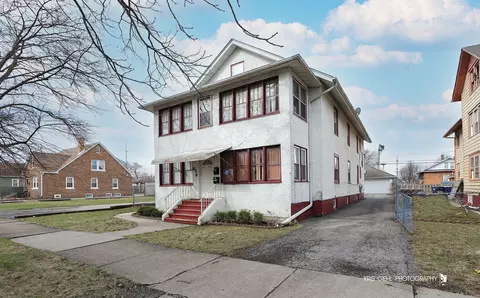 824 S Jackson St, Waukegan, IL 60085