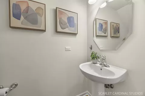 Bath - 1045 Crane Pt, Elgin, IL 60124 photo 1 of 3