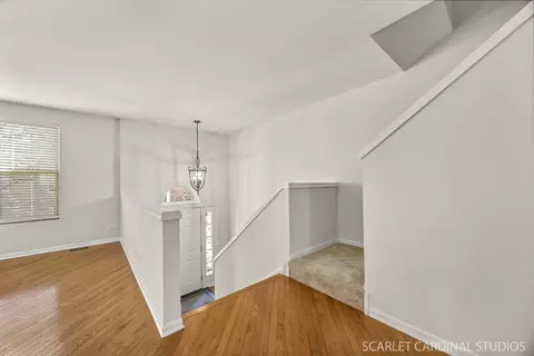 Living - 1045 Crane Pt, Elgin, IL 60124 photo 1 of 5