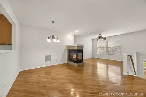 Living - 1045 Crane Pt, Elgin, IL 60124 photo 2 of 5