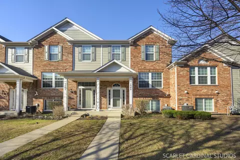 1045 Crane Pt, Elgin, IL 60124