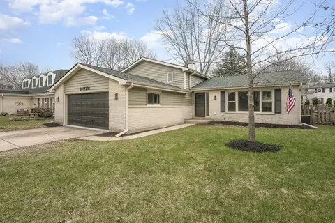 30 W281 Country Lakes Dr, Naperville, IL 60563