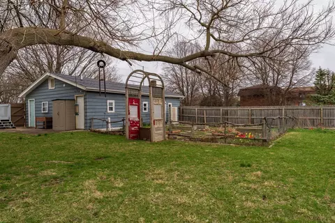1835 E Lincoln St, Bloomington, IL 61701 photo 4