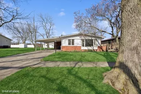424 Kenneth Ct, Glenwood, IL 60425