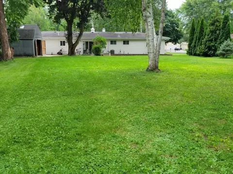 Exterior - 12 N030 Hilltop Rd, Elgin, IL 60124 photo 2 of 7